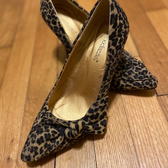 Cheetah Heels With Bow - Picture 2 of 4